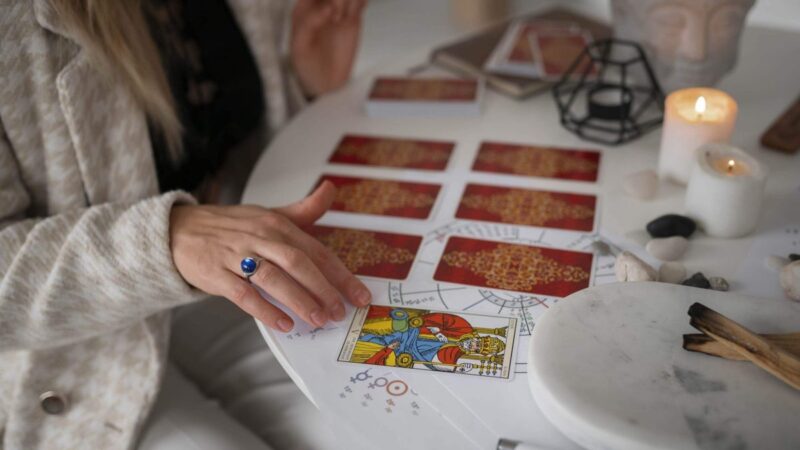 Sekmadienio komplimentas (balandžio 6 d.): Charizmatiškas zodiakas šiandien sužavi visus savo žavesiu, o daugelis ženklų nušviečia sceną savo spindinčia dvasia!