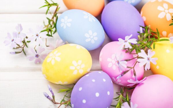 Klasikiniai Velykiniai margučiai su vaškinėmis kreidelėmis: paprasta ir gražu