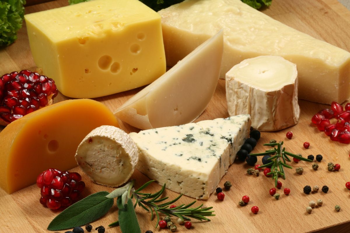 Kokio sūrio geriau nepirkti: pavojingi ingredientai, kurių reikėtų vengti