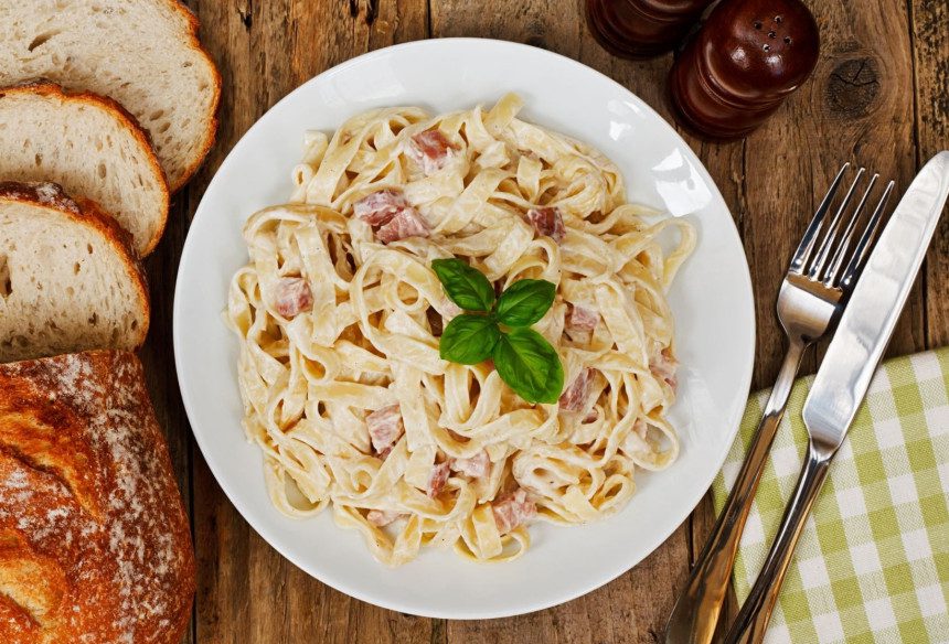 Makaronai carbonara