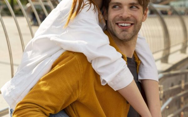 Savaitės astrologinė dvikova (2025-17 savaitė): Kibirkštys ir Kliuviniai—Ar Skorpionas ir Liūtas gali uždegti savo kosminį ryšį?