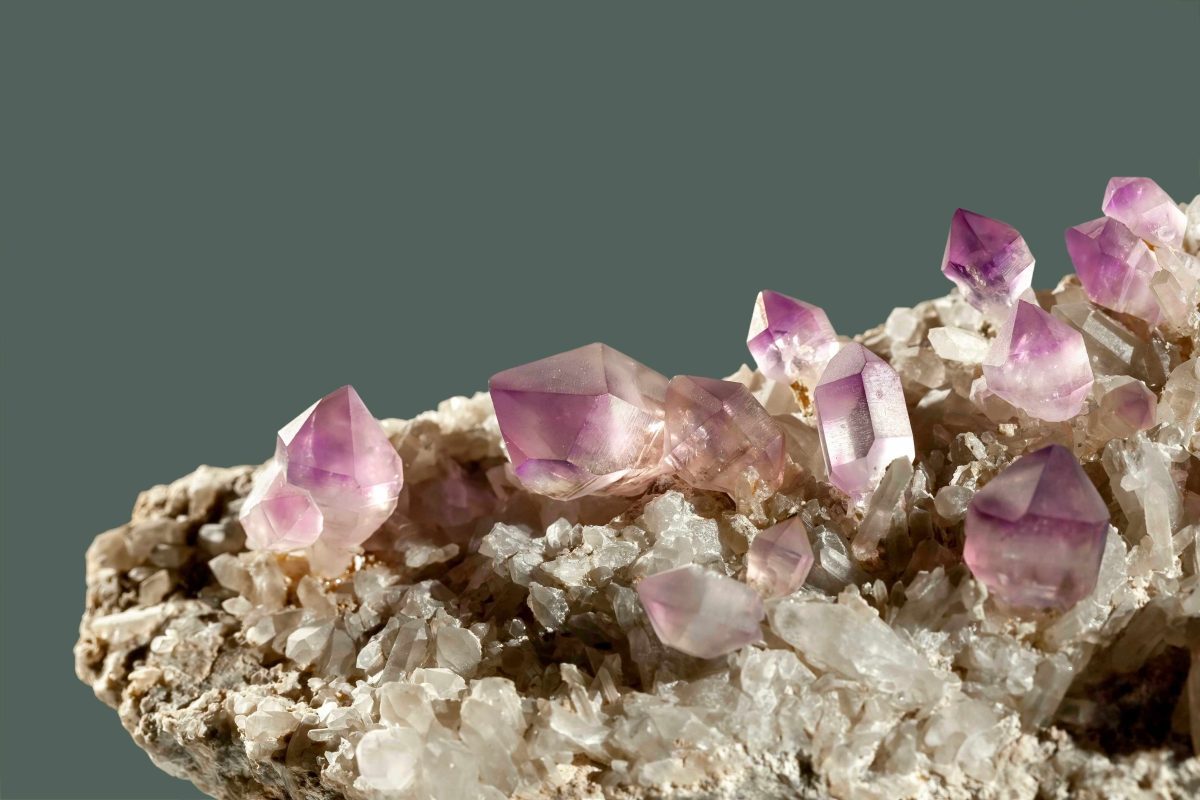 Pirmadienio akmenų vadovas (balandžio 28 d.): Atraskite šio kerinčio brangakmenio stiprumą, kuris skatins jūsų intuiciją ir dvasinį augimą šiandien!