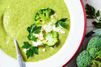 Trinta brokolių sriuba su feta