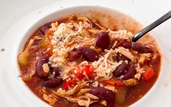 Veganiškas čili troškinys su tofu