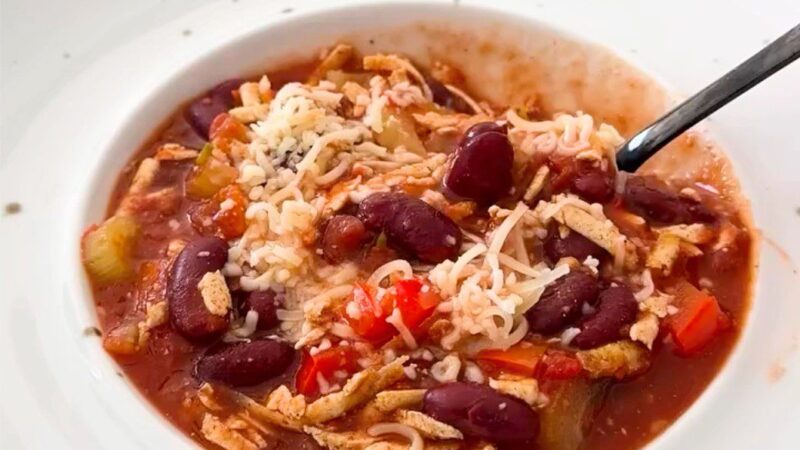 Veganiškas čili troškinys su tofu