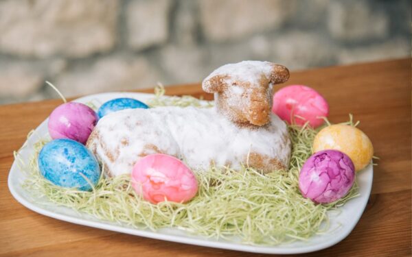 Velykiniai margučiai su vaškinėmis kreidelėmis: kūrybiška ir smagi veikla