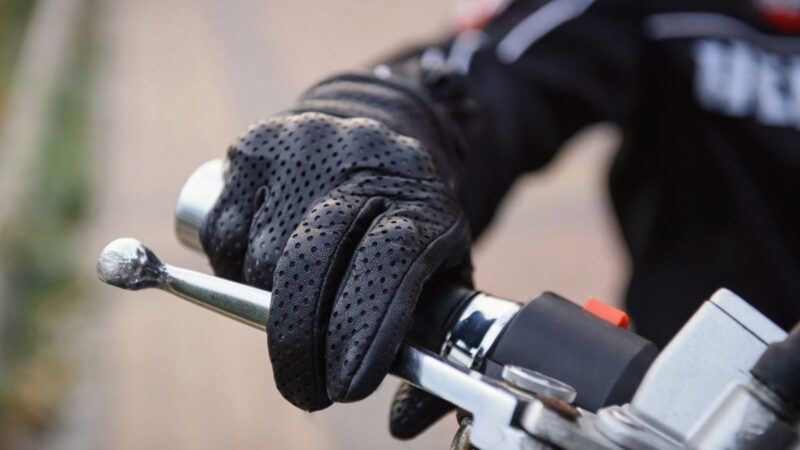 Byla užversta, bet abejonės liko: prokuratūra nutraukė tyrimą po tragiškos motociklininko žūties