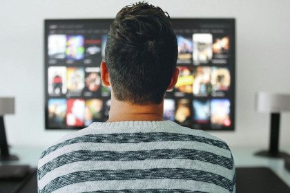 Kokią žalą vaikams ir suaugusiems daro reklamos?