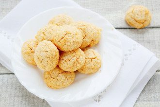 Migdoliniai sausainiai su avietėmis