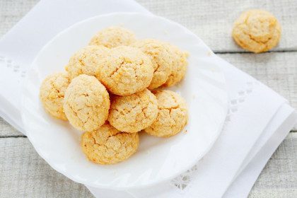 Migdoliniai sausainiai su avietėmis