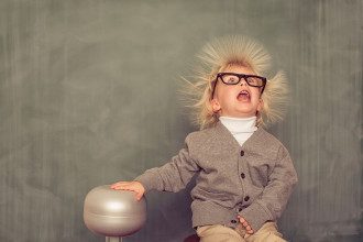 Pastoviai elektrinasi plaukai? Įdomios mokslo įžvalgos
