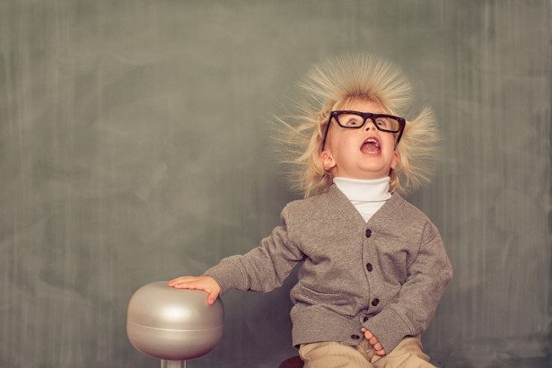 Pastoviai elektrinasi plaukai? Įdomios mokslo įžvalgos