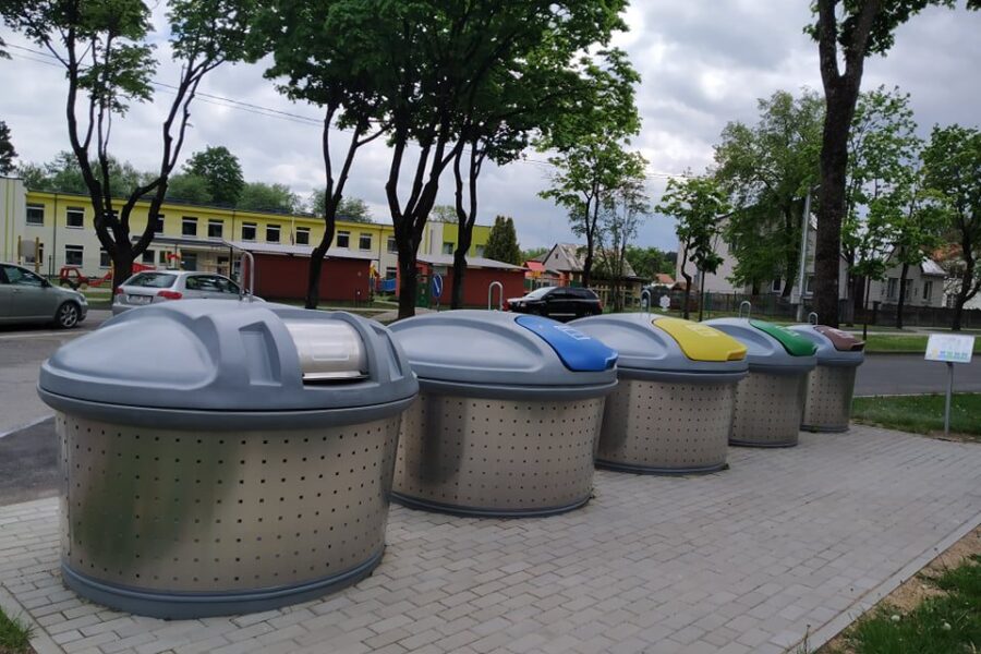 Rakinami konteineriai Alytuje. Šaltinis: alytusplius.lt