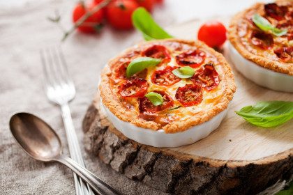 Raudonųjų paprikų užkandis su sūriu