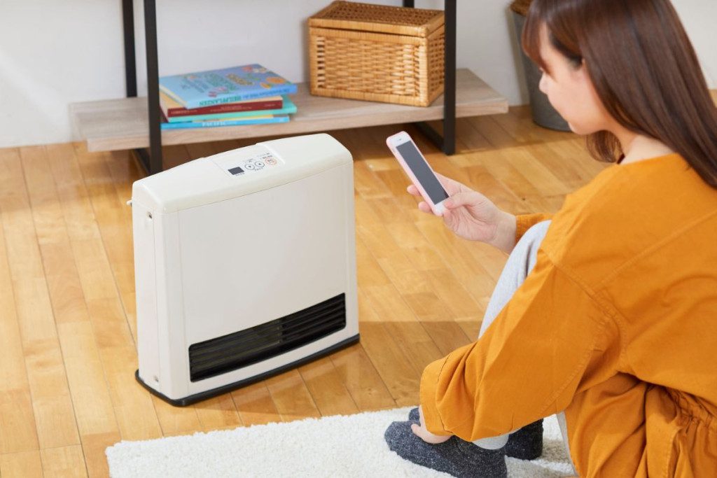 Sildymo-sezonas-baigesi-o-orai-salti-kaip-nesusalti-namuose-elektriniu-sildytuvu-naudojimas - Laikas.lt Šildymo sezonas baigėsi, o orai šalti. Kaip nesušalti namuose? Elektrinių šildytuvų naudojimas