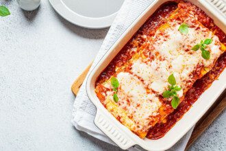 Špinatais ir rikota įdaryti cannelloni makaronai
