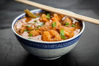 Tailandietiška makaronų sriuba su krevetėmis