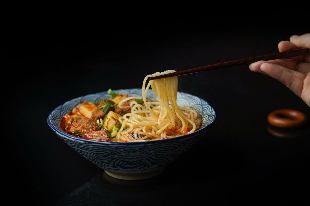 Tofu ramen sriuba su riešutų sviestu