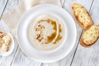 Trinta žiedinių kopūstų sriuba su kokosų pienu