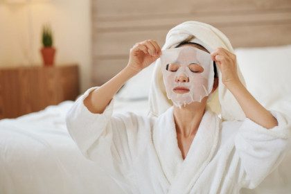 Ar lakštinės kaukės iš tikrųjų gali pagerinti jūsų odą?