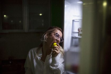 Ar sveika eiti miegoti alkaniems? Ką svarbu žinoti ir ką valgyti prieš miegą