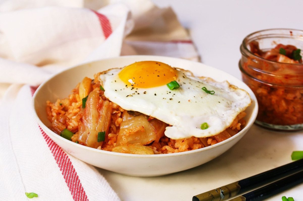 Kepti ryžiai su kimči – naujas skonis pietums