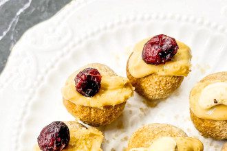 Migdolų rutuliukai su traškiu riešutų sviestu