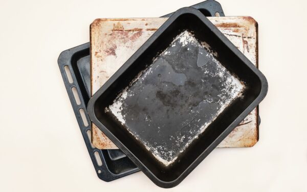 Kaip atnaujinti pridegusias kepimo skardas:  veiksmingi būdai