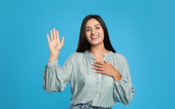 7 netikėti pasisveikinimo būdai iš skirtingų pasaulio šalių