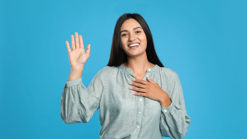 7 netikėti pasisveikinimo būdai iš skirtingų pasaulio šalių