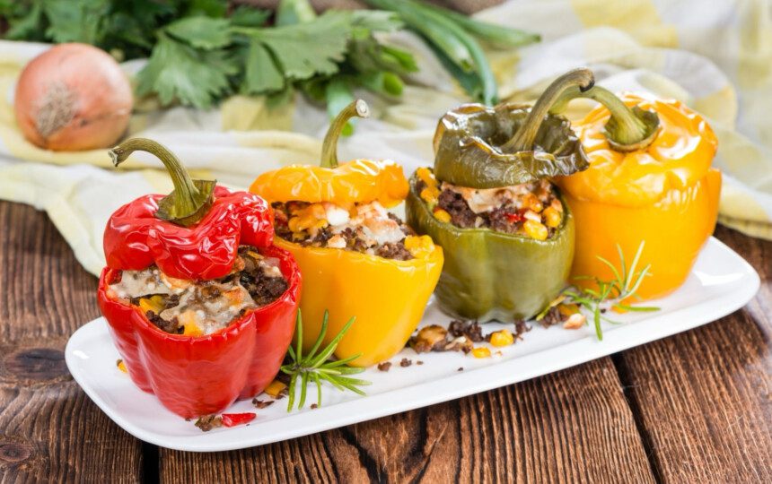 Aromatingais ryžiais įdarytos daržovės
