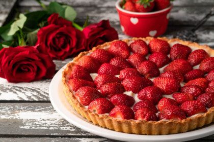 Braškių tartaletė su virtu kremu
