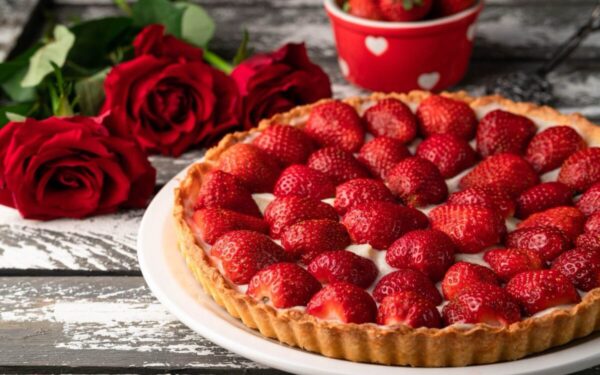 Braškių tartaletė su virtu kremu