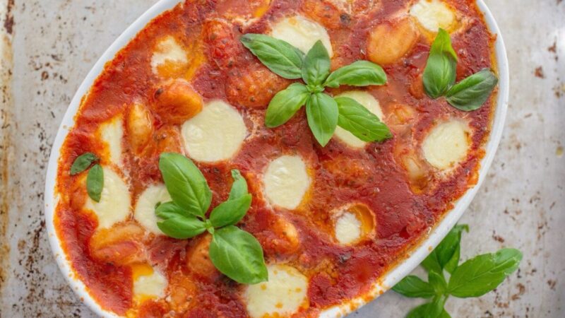 Bulvių virtinukų apkepas su mocarela