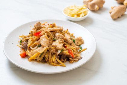 Greitai kepta vištiena su daržovėmis