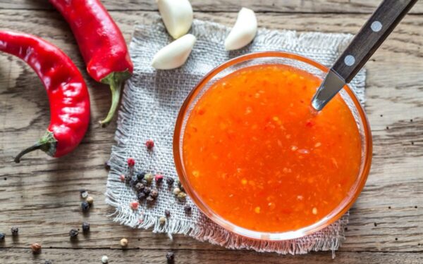 Namuose pagamintas saldžiarūgštis čili padažas