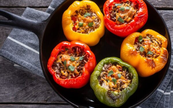 Ryžiais ir daržovėmis įdarytos paprikos