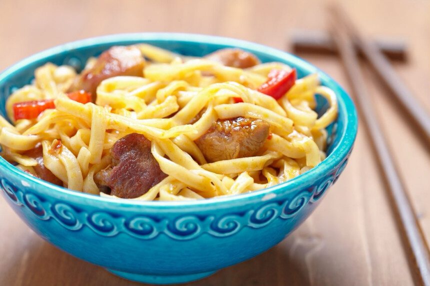 Saldžiarūgštė kiauliena su makaronais
