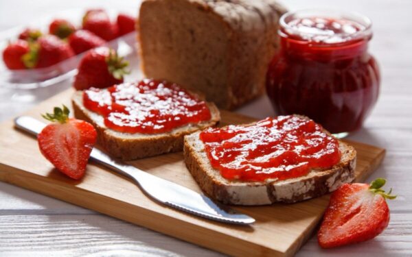 Vasaros uogų džemas