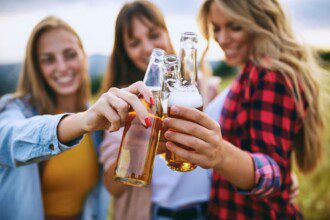 Alkoholis ir svorio metimas: kaip jis kenkia jūsų pastangoms?