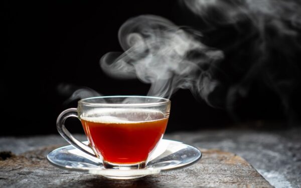 Įkaitusi diena: kodėl karštas gėrimas vėsina geriau nei šaltas?