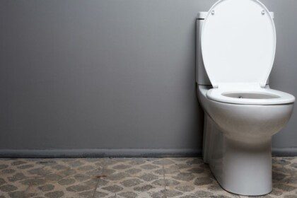 Kaip natūraliai pašalinti nemalonų kvapą vonioje