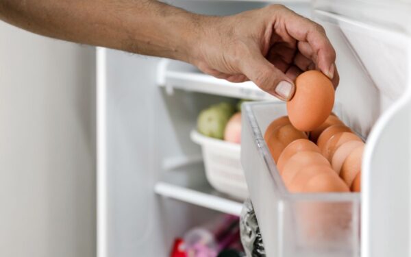 Kodėl nereikėtų kepti kiaušinių tiesiai iš šaldytuvo: tobulos kiaušinienės paslaptis