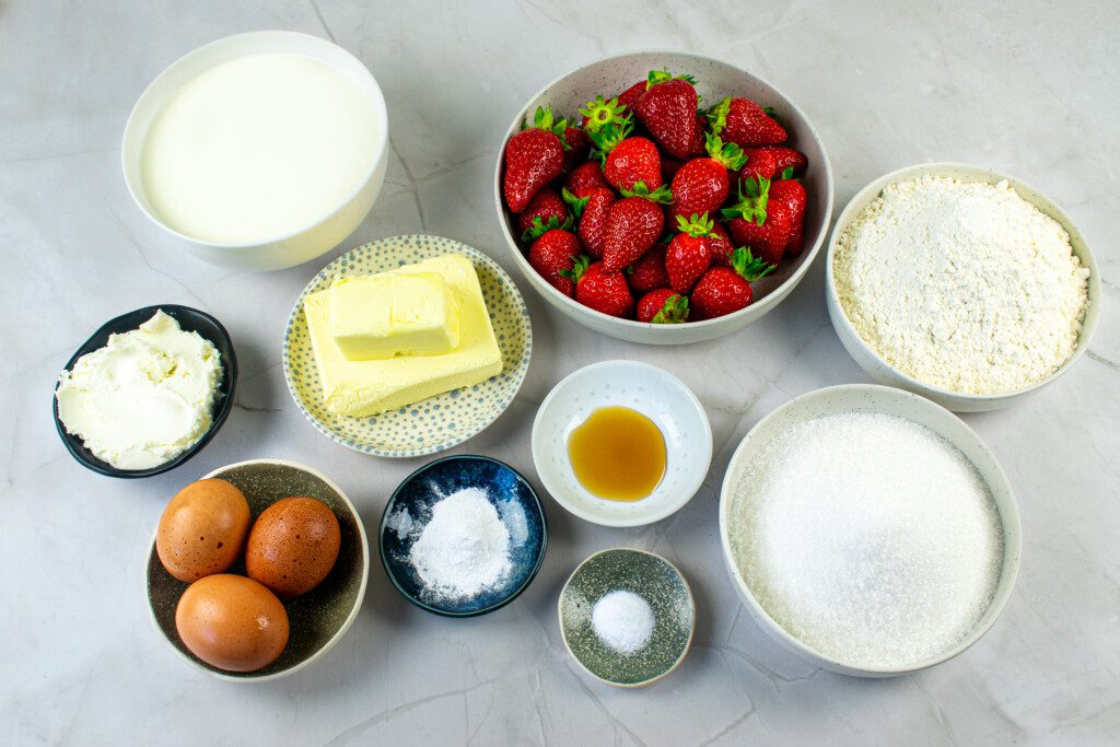 Braškinis pyragas su kremu. Ingredientai