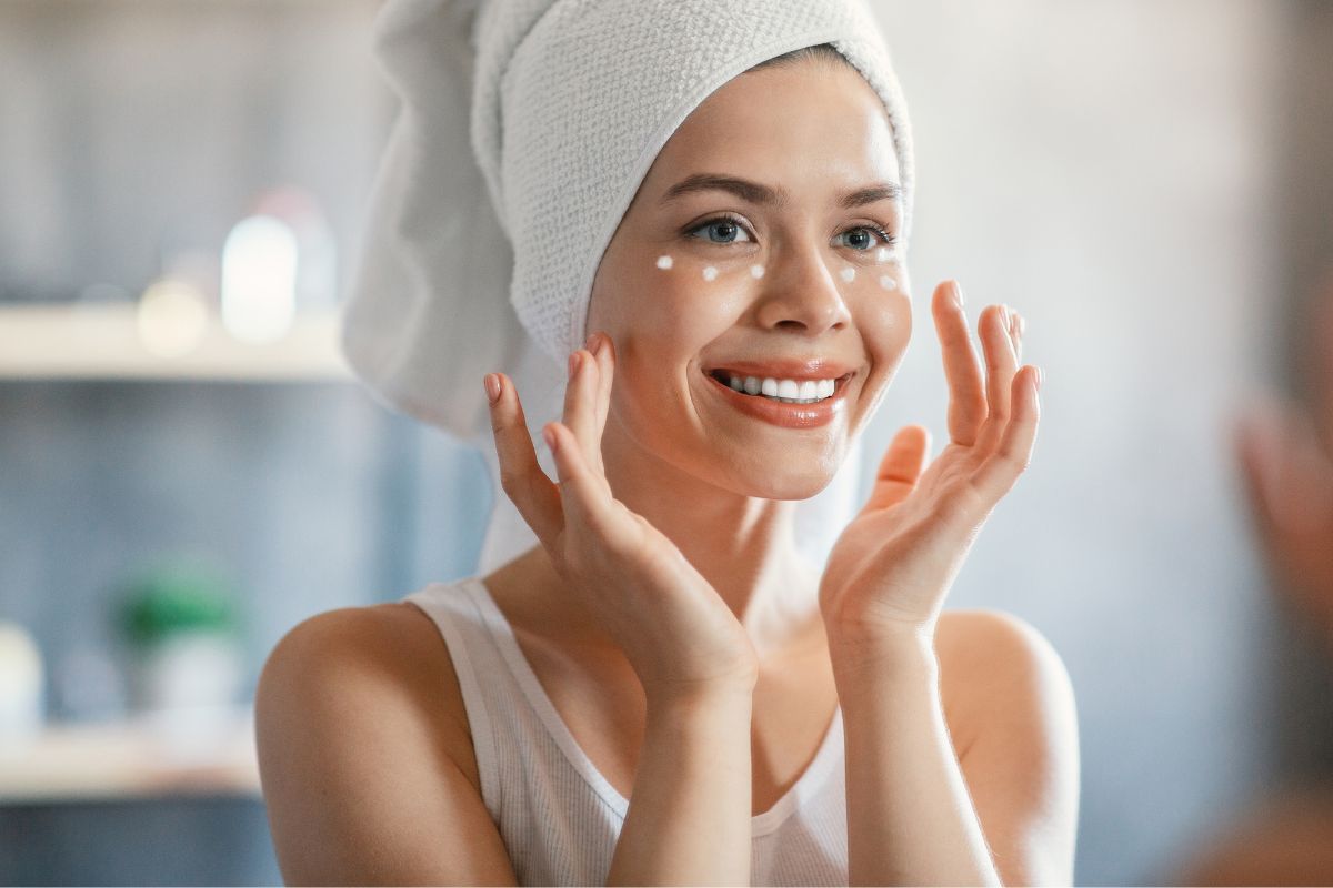 Ar reikalingas atskiras kremas paakiams? Tiesa apie veido kremų naudojimą aplink akis