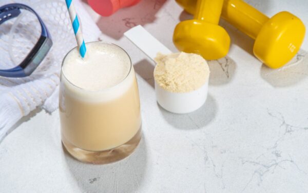 Baltyminis kokteilis gali pakeisti vieną valgymą: sveikas ir greitas sprendimas užimtiems žmonėms