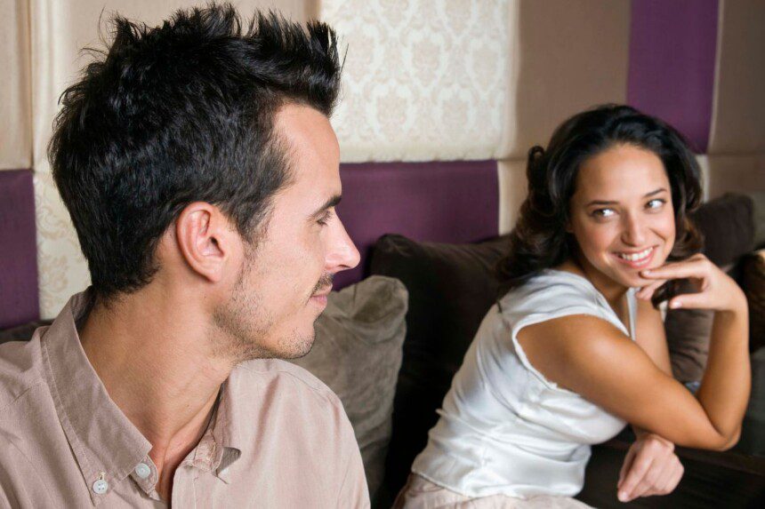 Flirtavimas santykiuose: žaidimas ar emocinė neištikimybė?