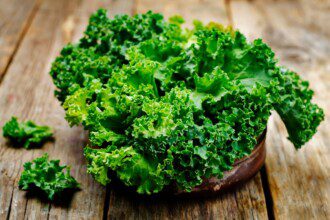 Ilgaamžiškumą skatinanti daržovė: kodėl verta valgyti lapinį kopūstą (kale)?