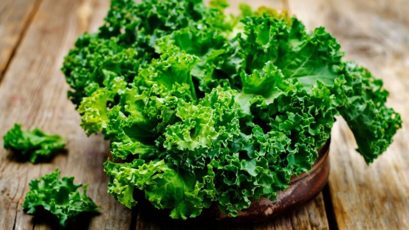 Ilgaamžiškumą skatinanti daržovė: kodėl verta valgyti lapinį kopūstą (kale)?