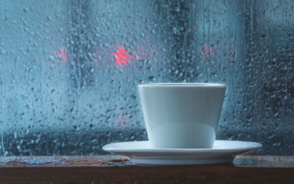 Ką nuveikti lietingą dieną: daugiau nei 30 idėjų jaukiam laikui namuose